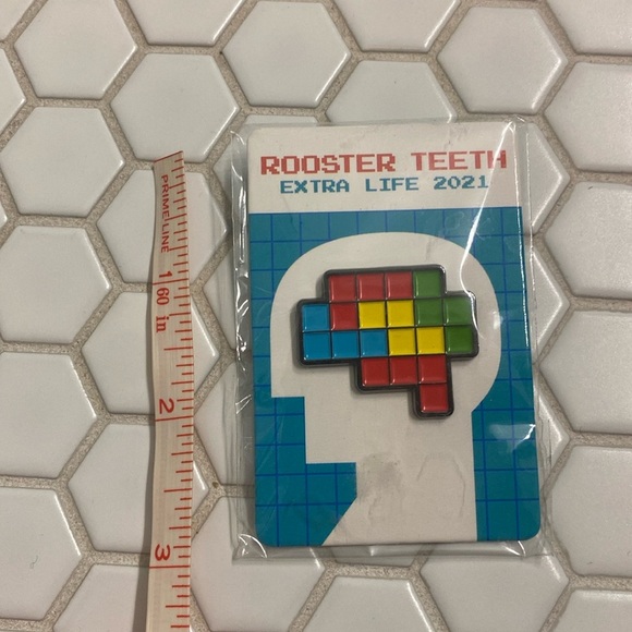 Rooster Teeth Extra Life 2021 pin - Picture 1 of 2